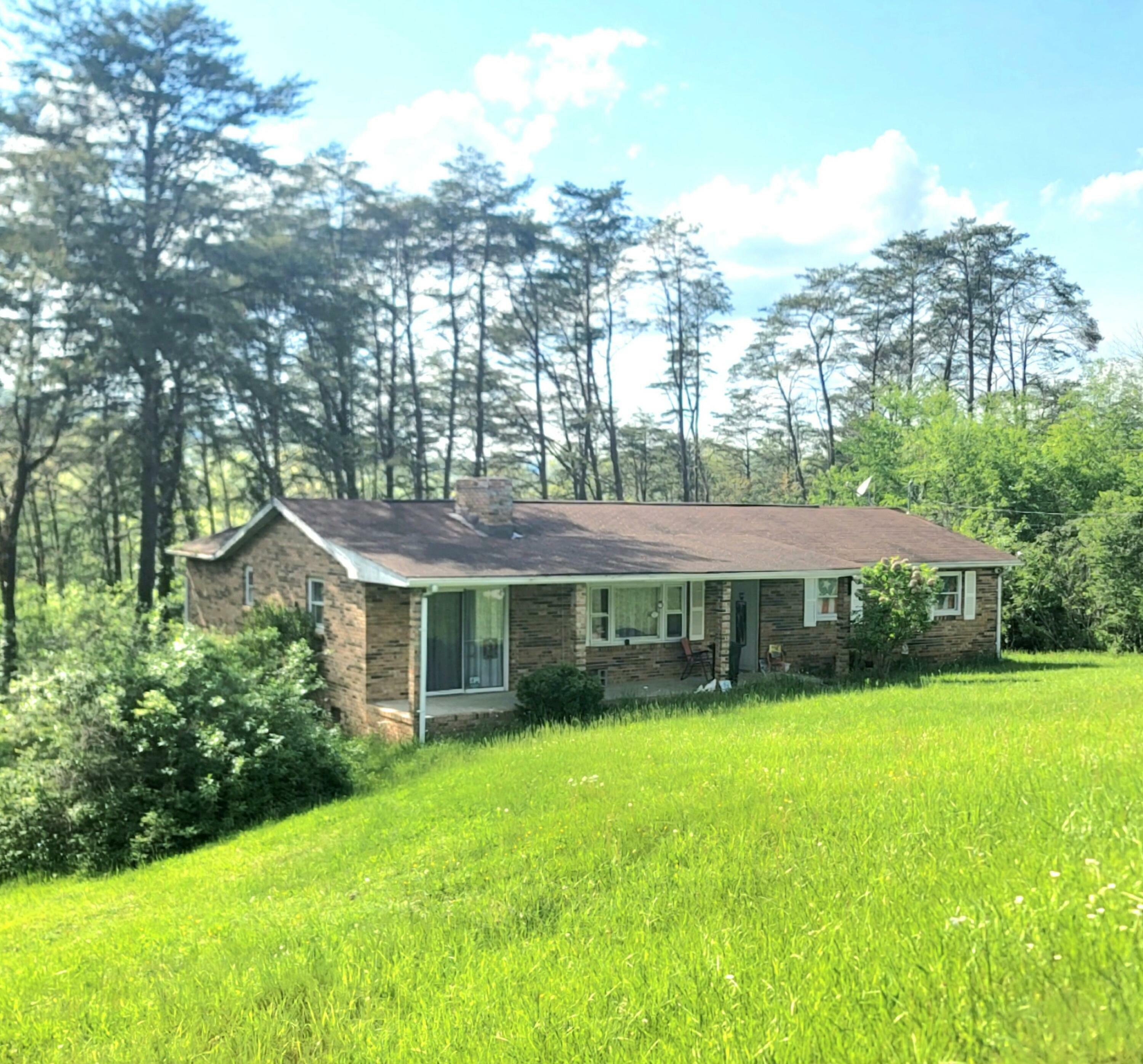 Property Photo: 287 Clark St WV 25951
