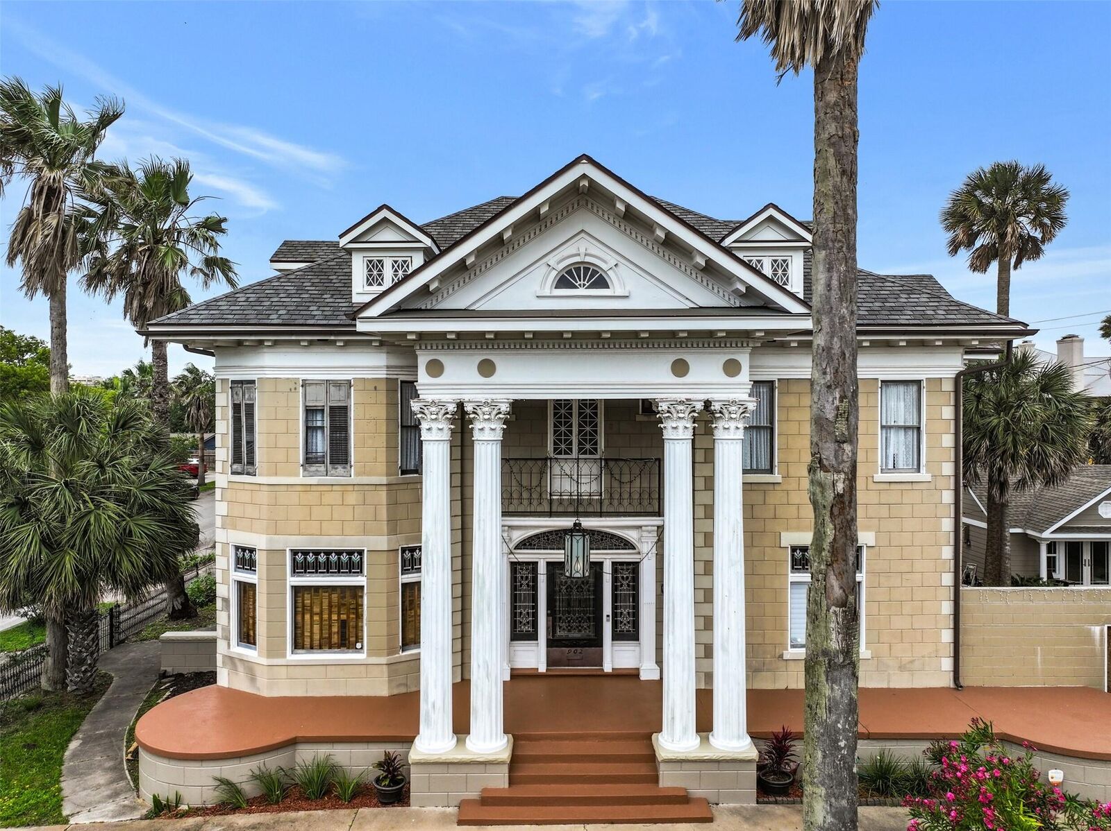 Property Photo:  902 16th Street  TX 77550 