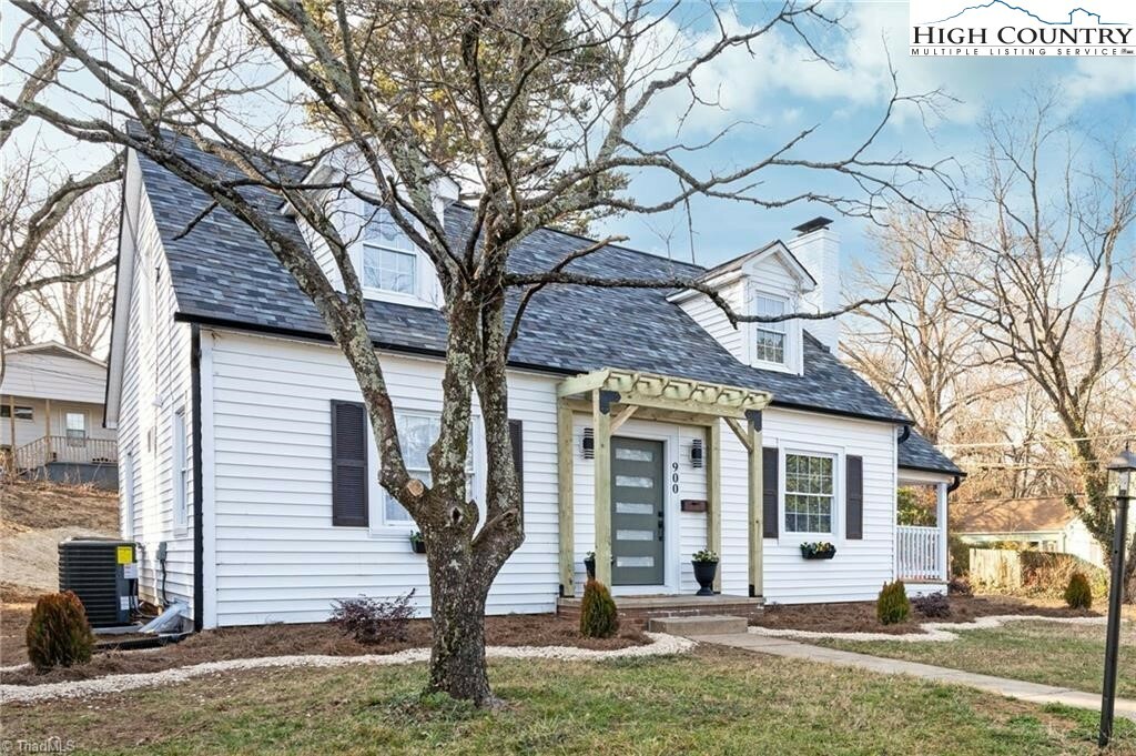 Property Photo: 900 Gales Avenue NC 27103