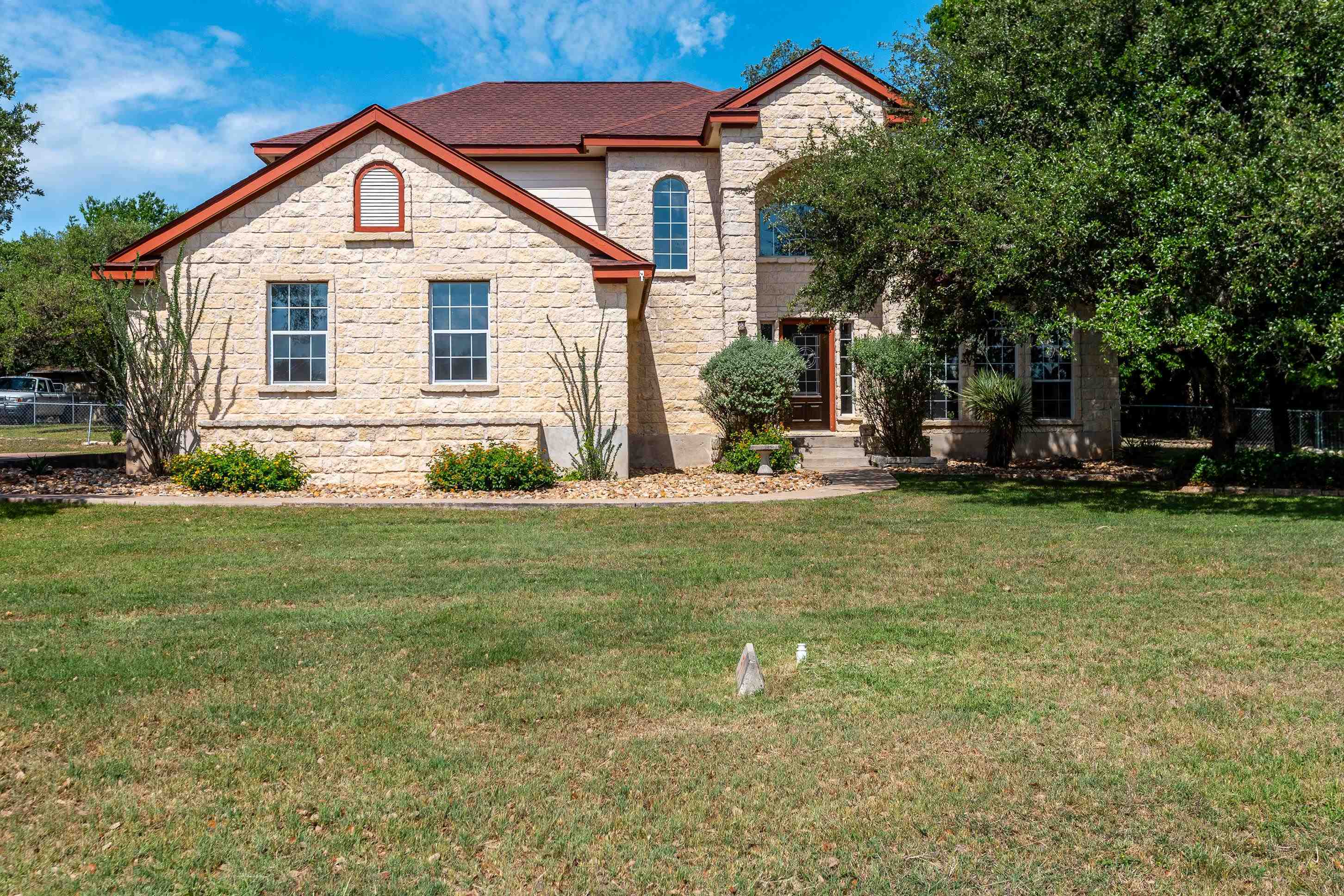 Property Photo: 511 Shadywood Lane TX 78620