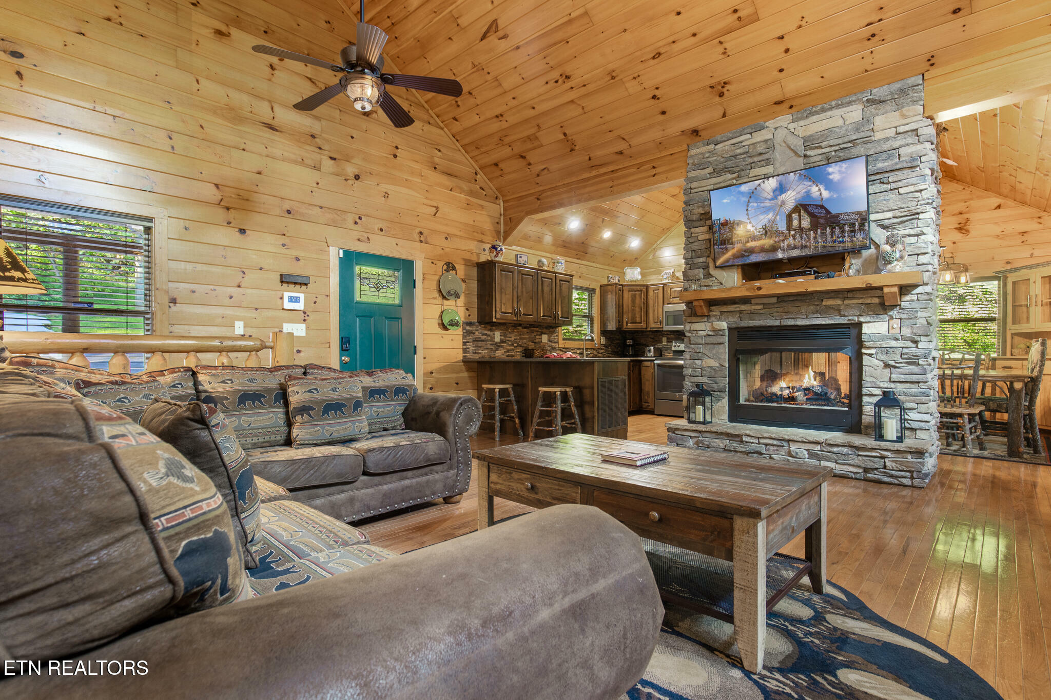 Property Photo: 2471 Cove Mountain Lane TN 37862