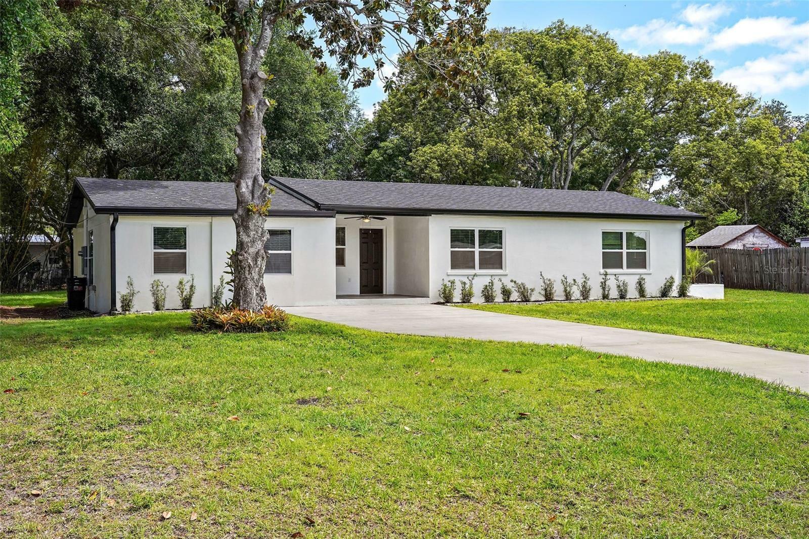 Property Photo: 50 Community Drive FL 32713