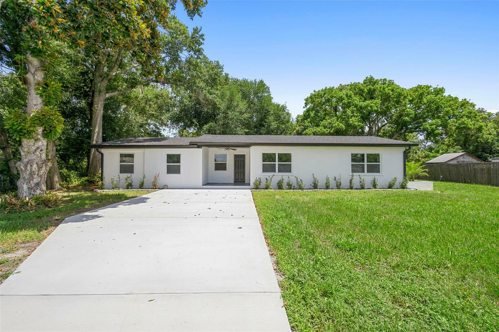 Property Photo: 50 Community Drive FL 32713