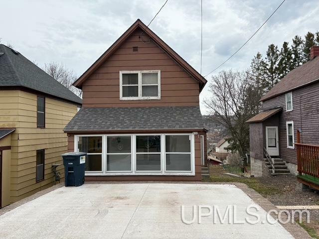 Property Photo:  512 W Edwards Avenue  MI 49931 