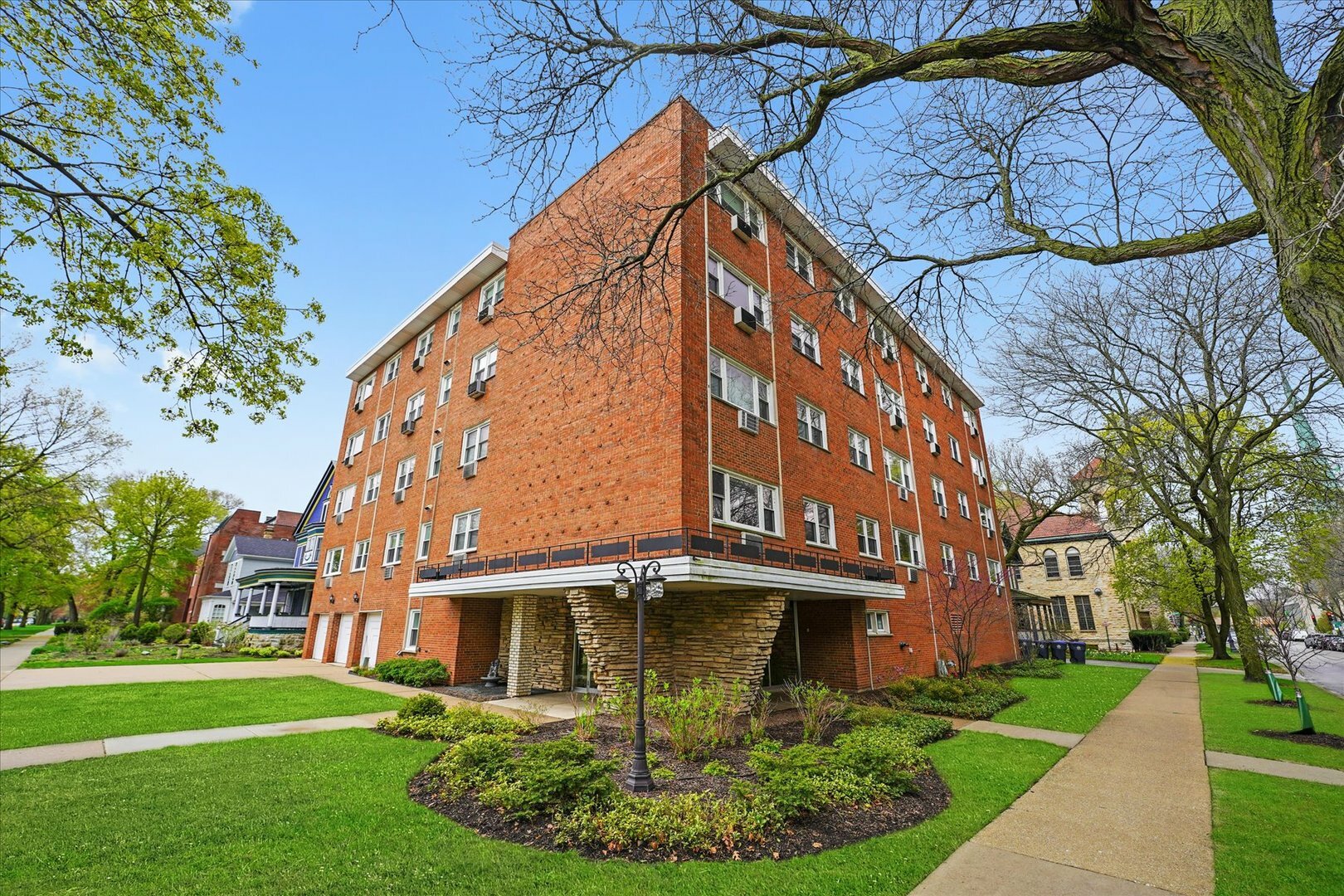 Property Photo: 500 Lake Street 304 IL 60201
