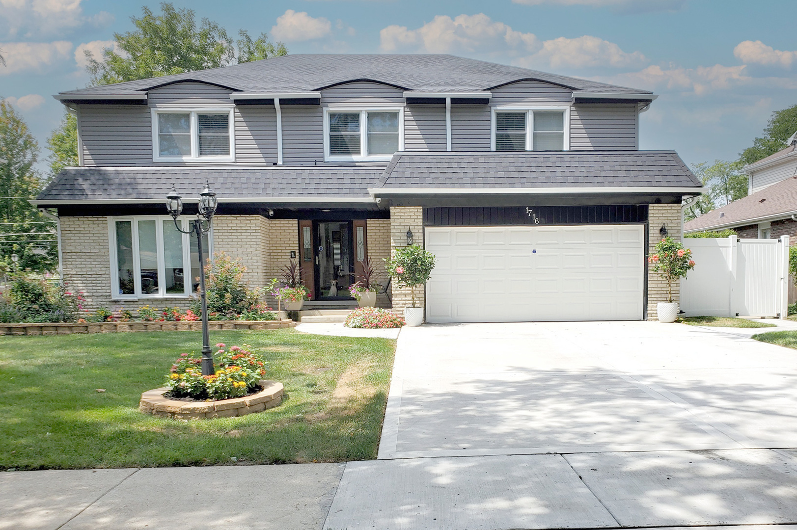 Property Photo: 1716 N Beech Road IL 60056