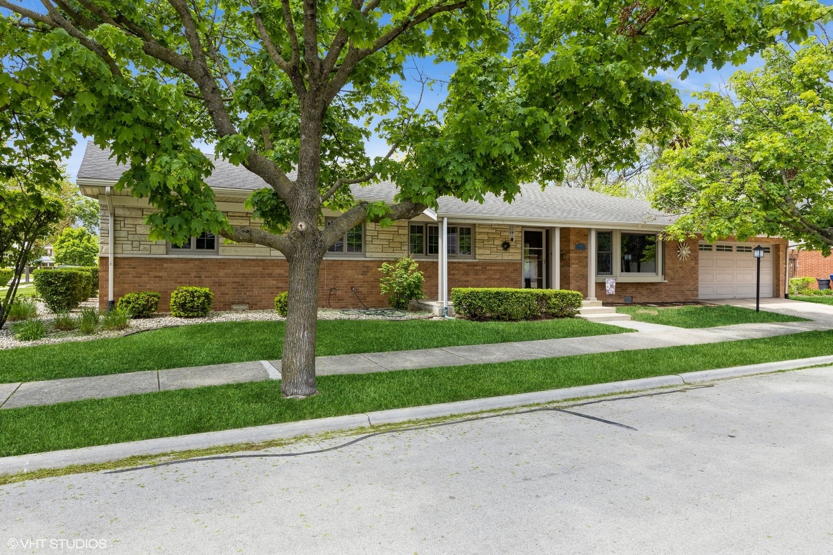 221 Huntington Court  La Grange Park IL 60526 photo