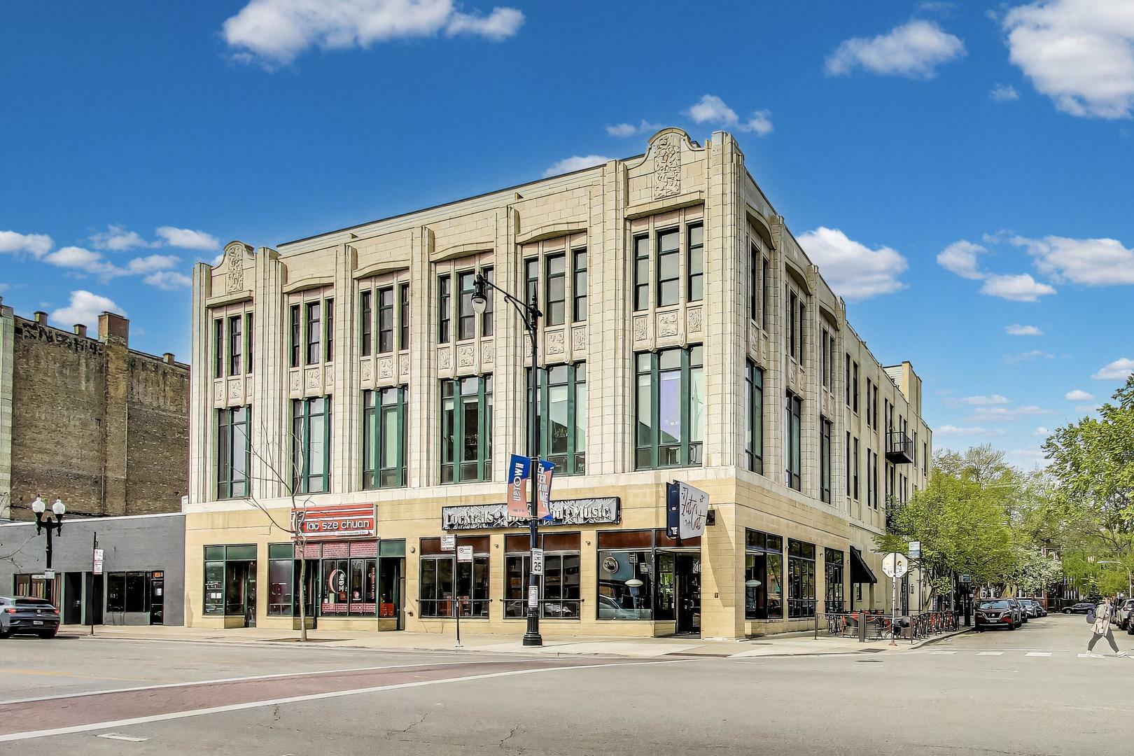 1215 W Gunnison Street 205  Chicago IL 60640 photo