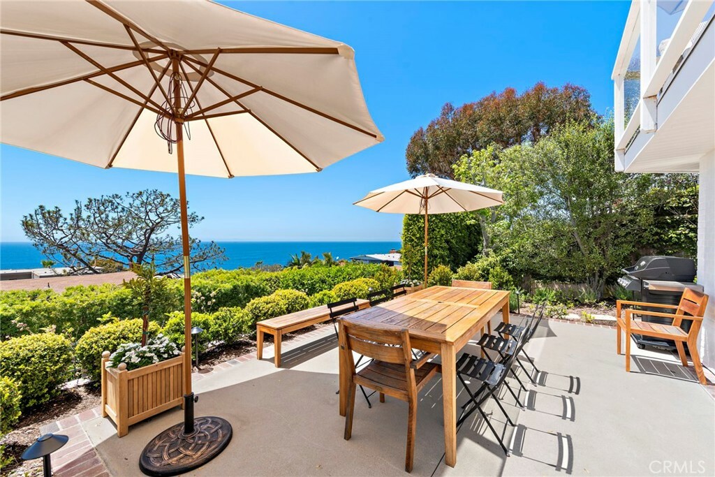 Property Photo:  2626 Glenneyre Street  CA 92651 