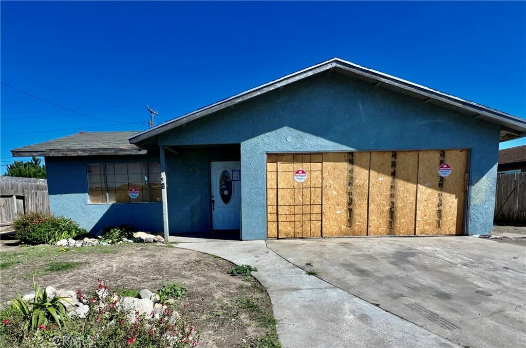 Property Photo: 1901 Ironwood Drive CA 93455