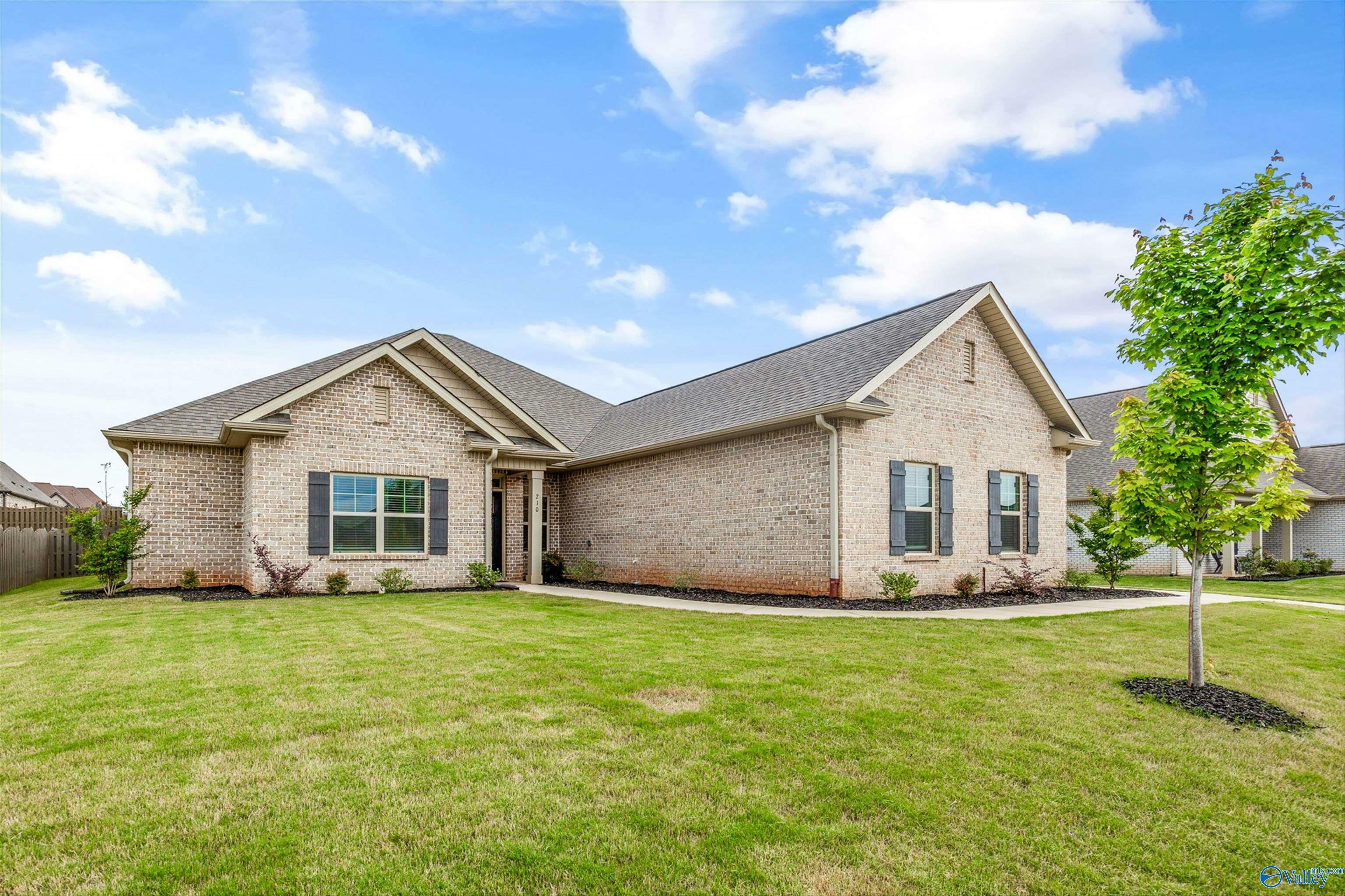 Property Photo: 210 Maureen Drive AL 35756