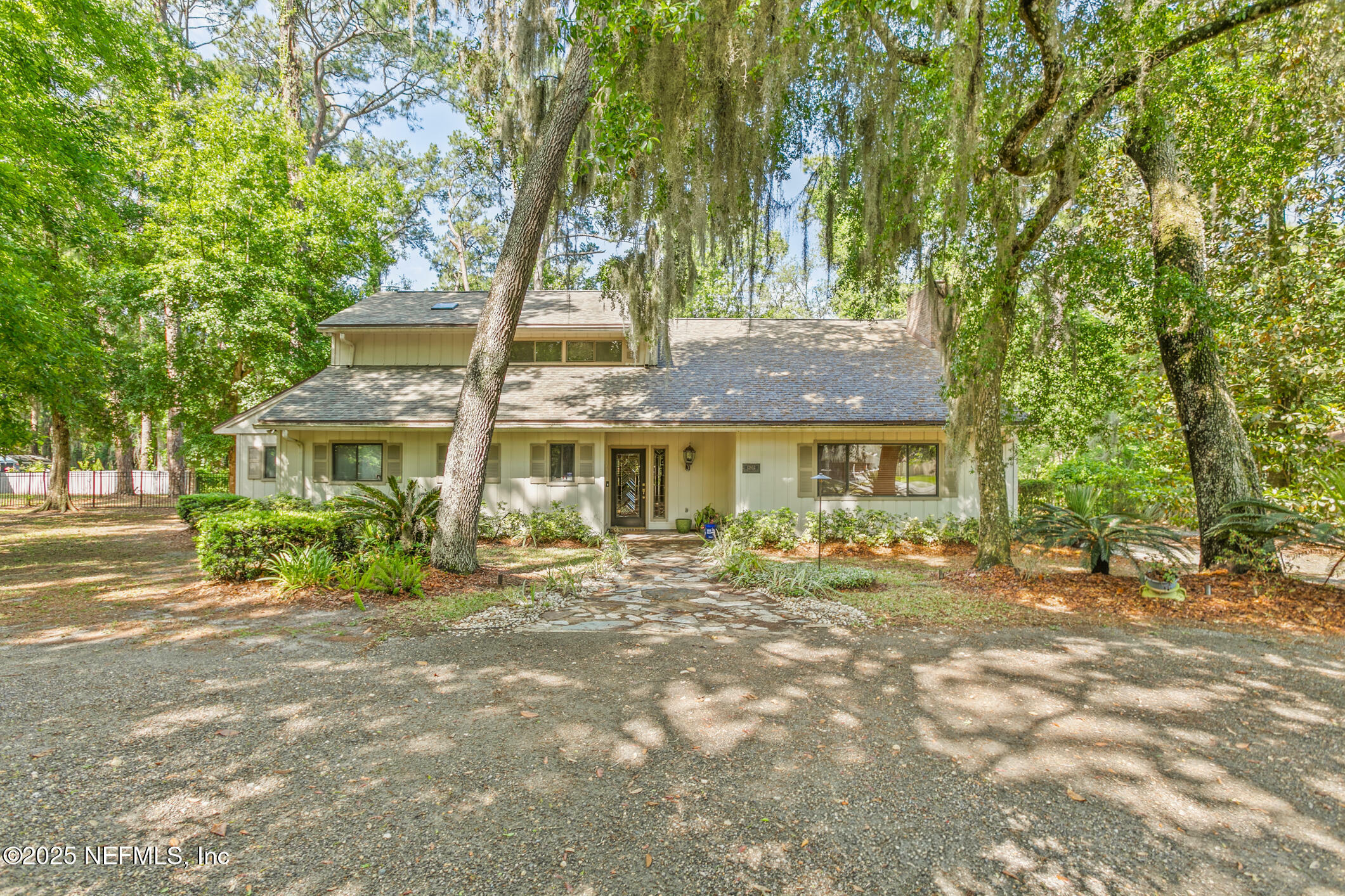 Property Photo: 12852 Longview Drive W FL 32223