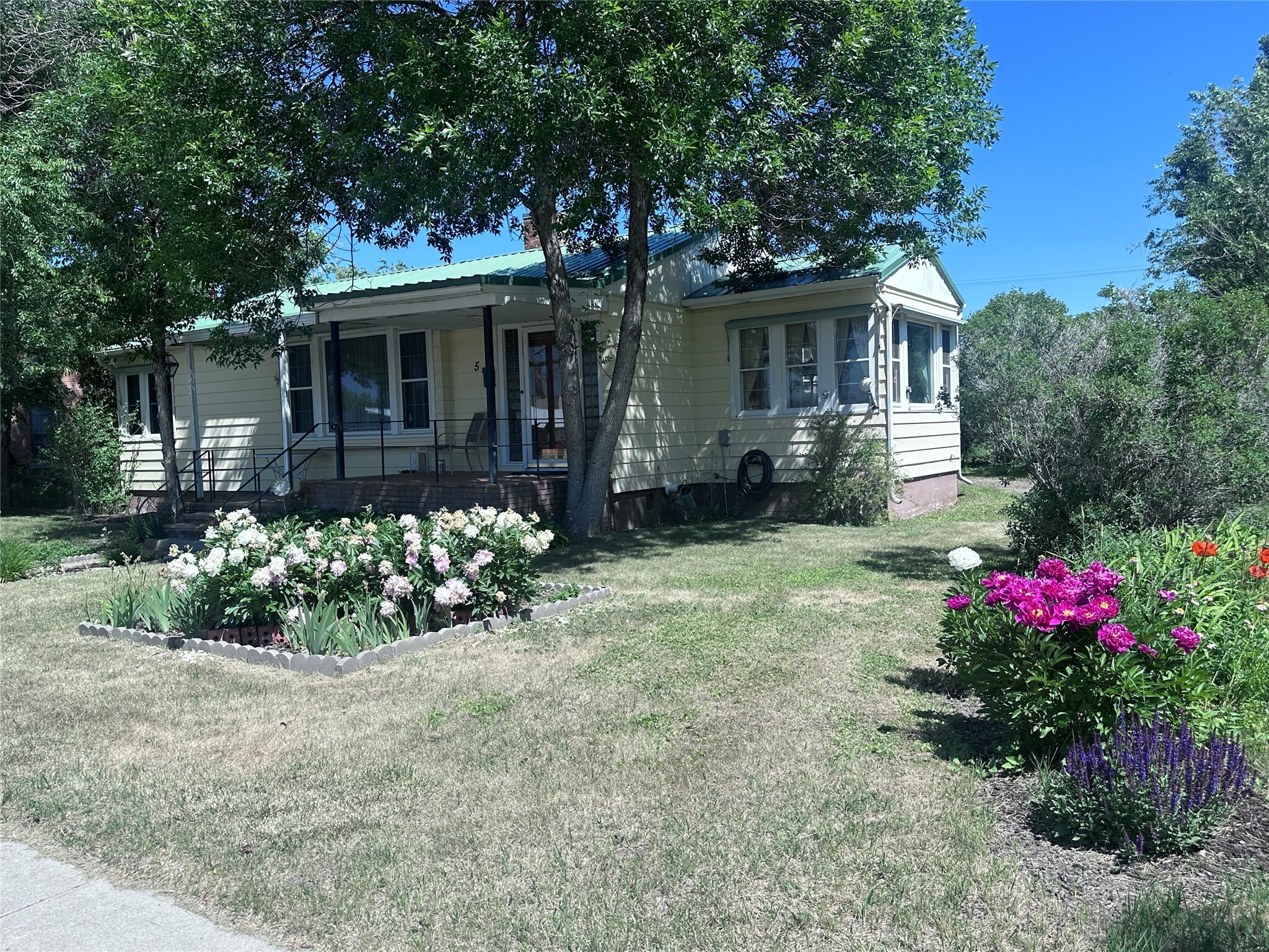 Property Photo: 5 W 1st Street MT 59759