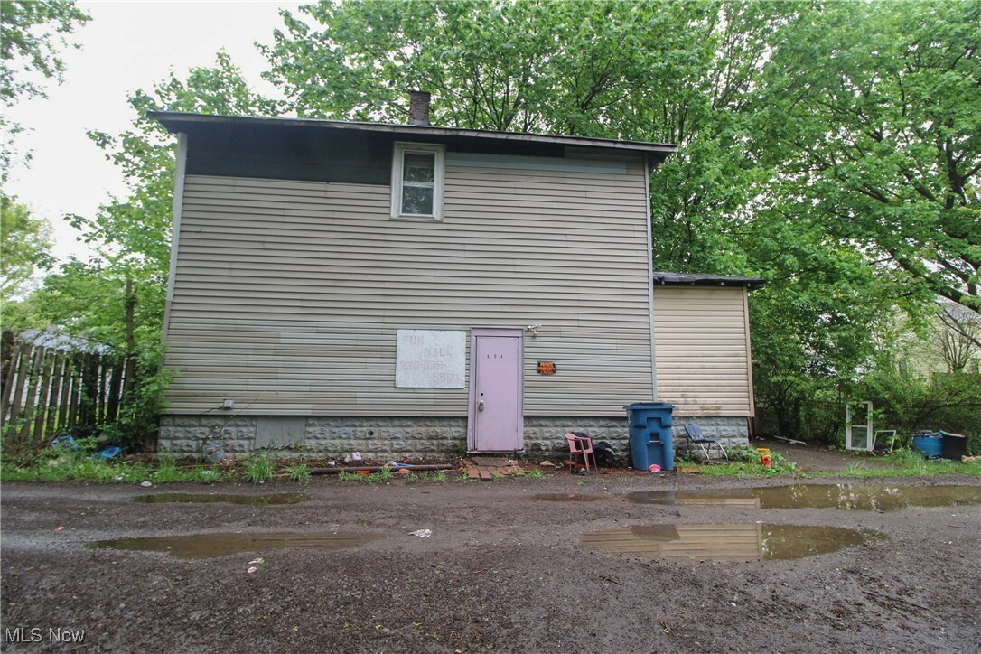 Property Photo: 298 S State Line Road OH 44438