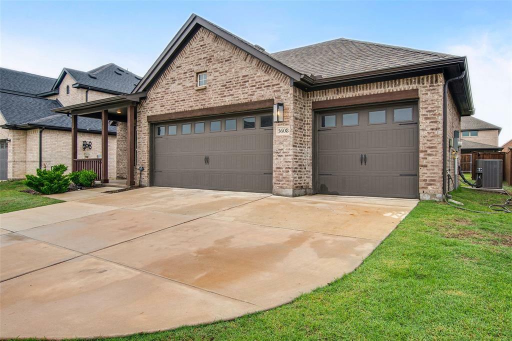 Property Photo: 5608 Crestview Drive TX 75009