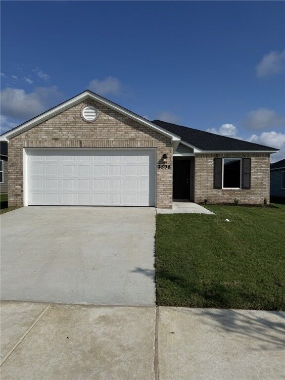 Property Photo:  2598 E Meramec Street  AR 72701 