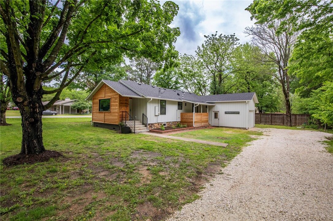Property Photo:  930 Ash Street  AR 72703 