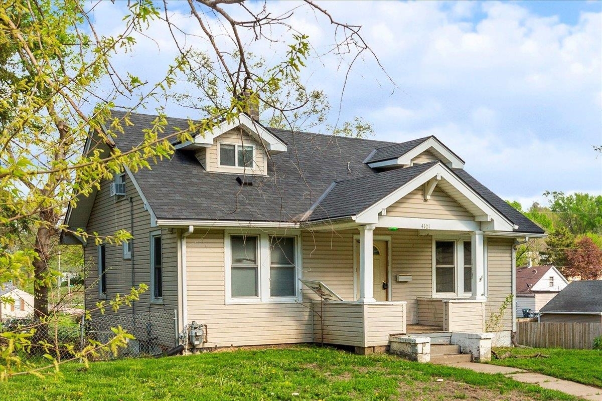 Property Photo: 4101 N 42 Street NE 68111