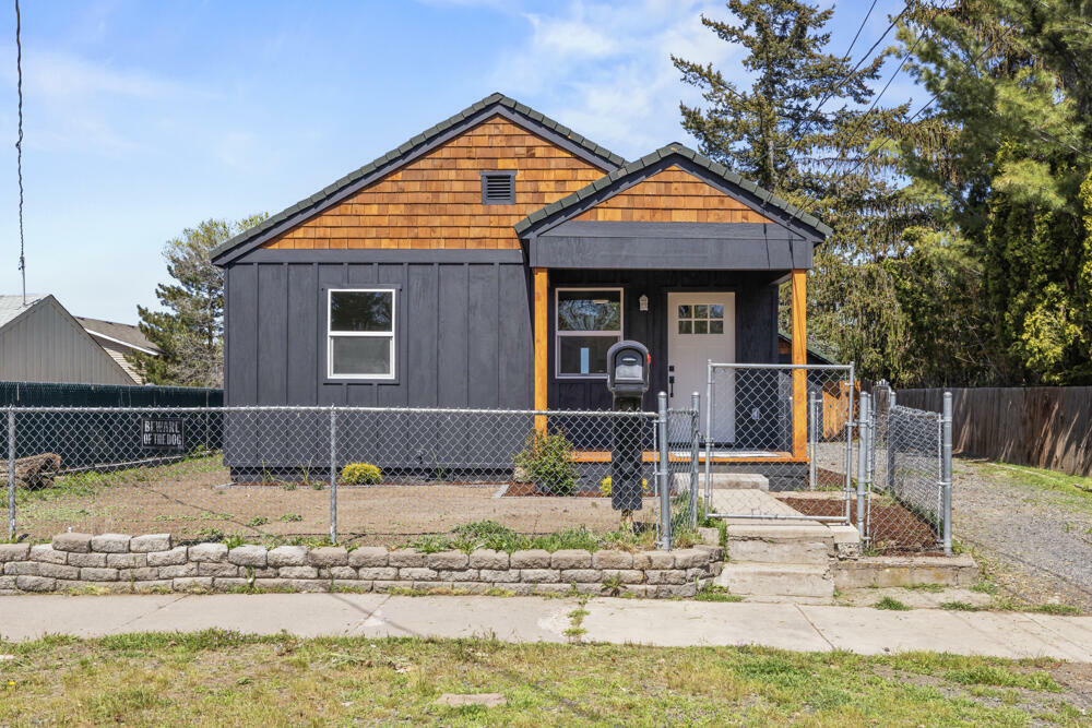 Property Photo: 723 Doty Street OR 97601