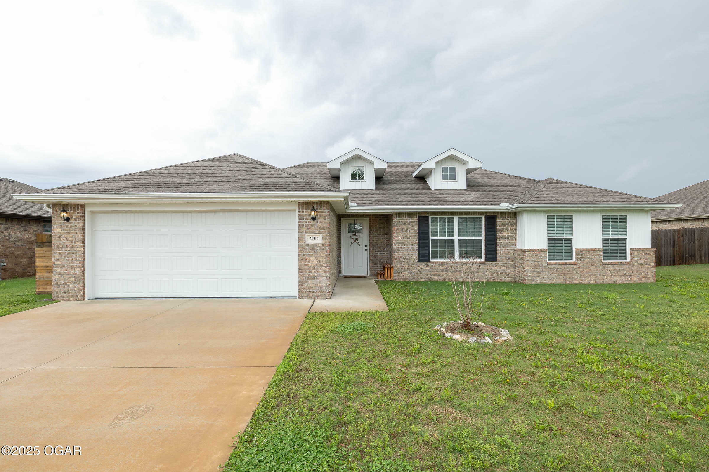 Property Photo: 2006 Eagle Drive MO 64850