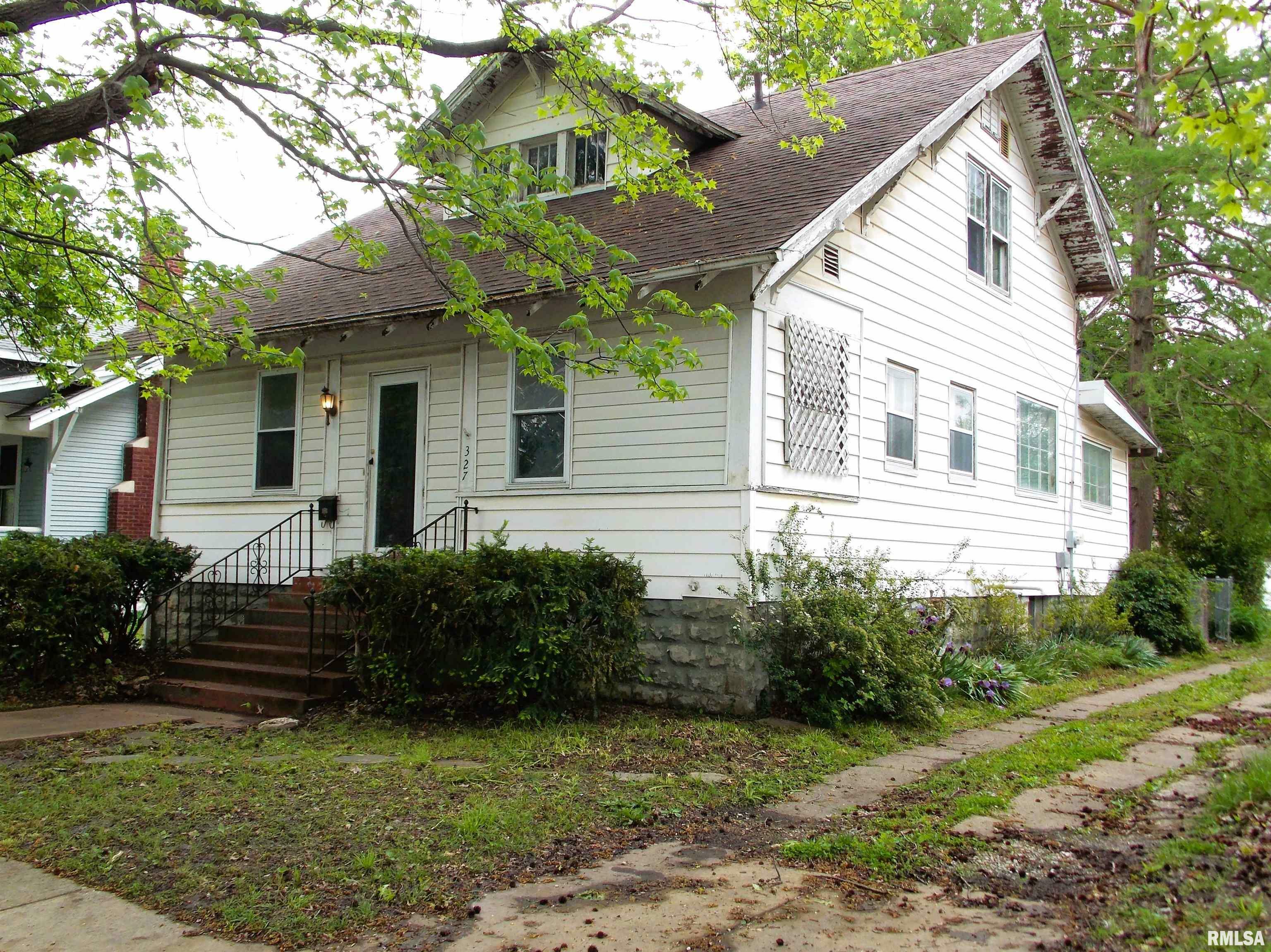 Property Photo: 327 Linden Avenue IL 62801