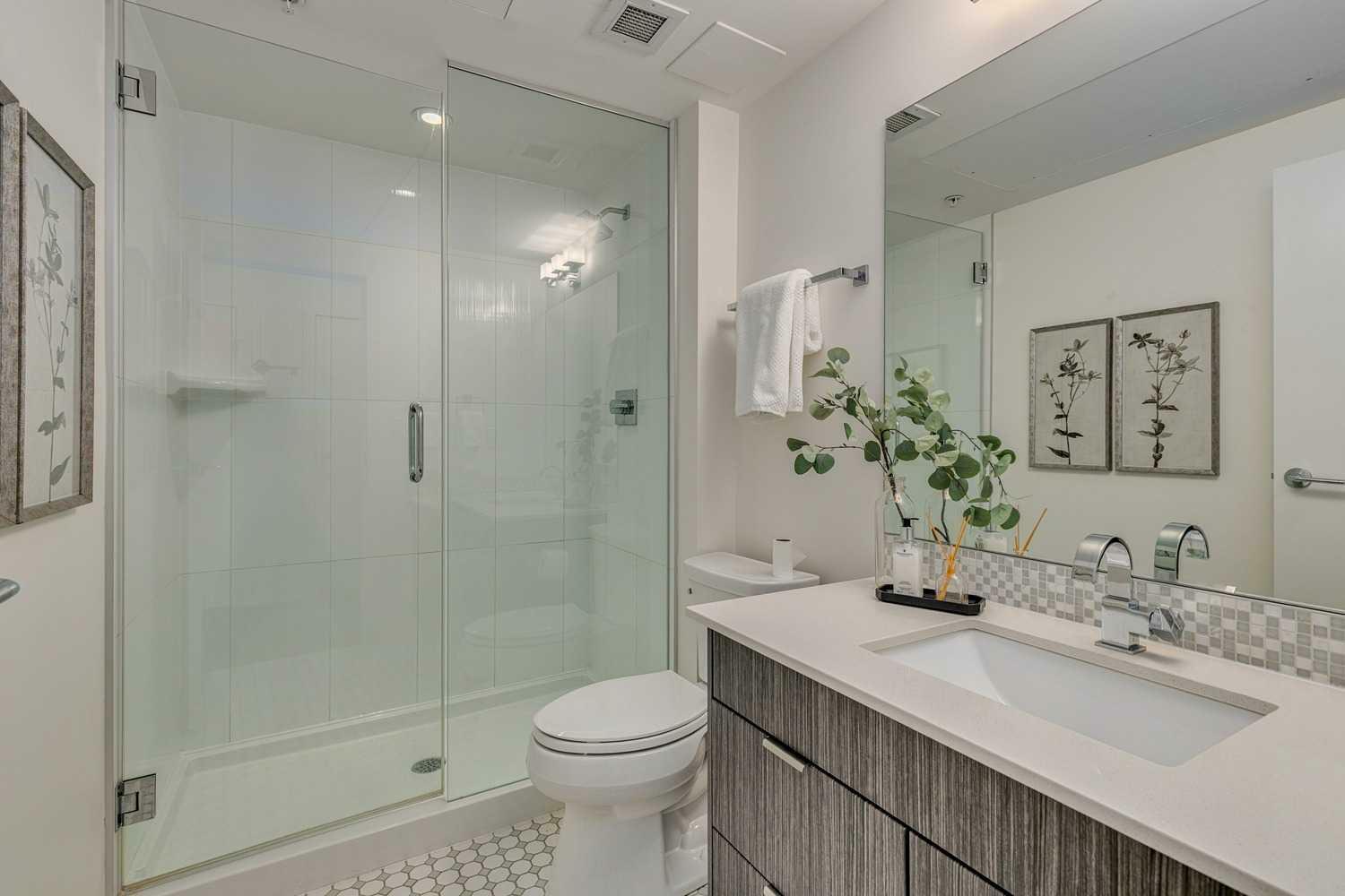 Property Photo: 930 6 Avenue SW 3006 AB T2P 1J3