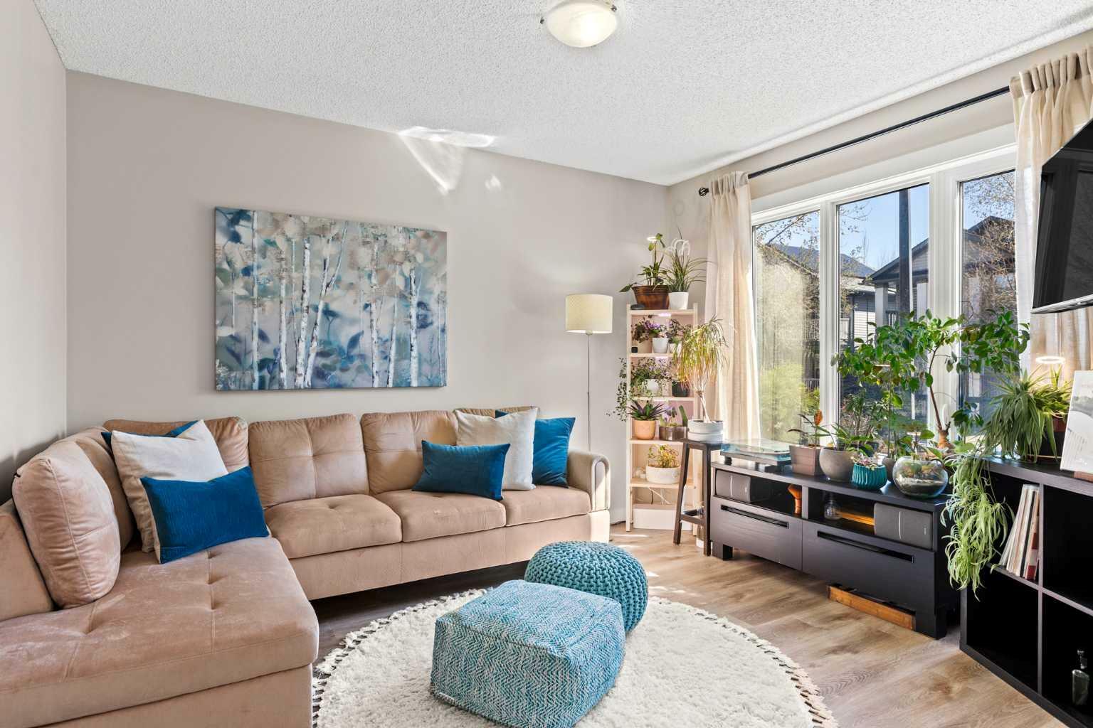 Property Photo: 87 Elgin Drive SE AB T2Z 4H1