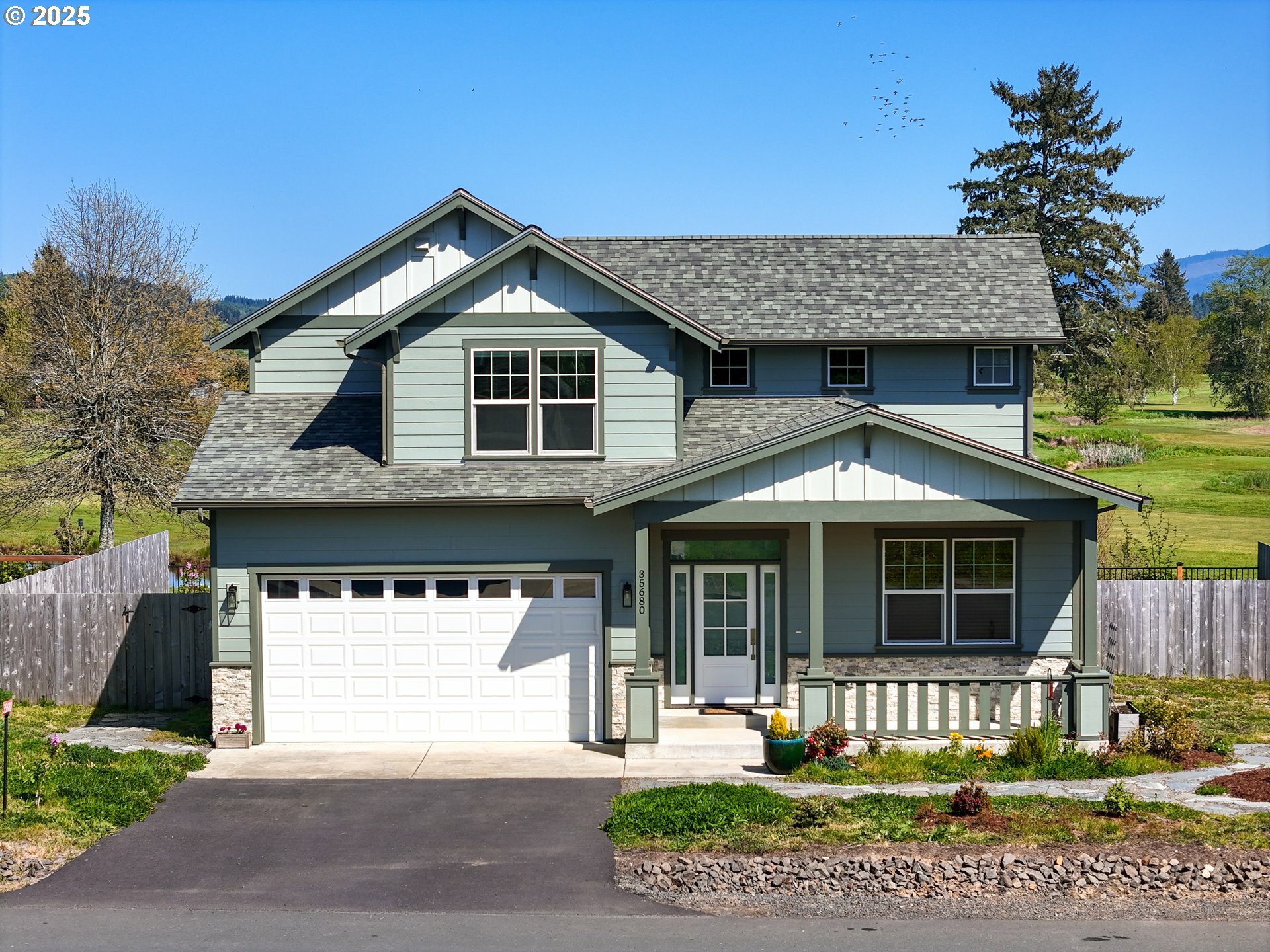 Property Photo: 35680 Bella Ridge Loop OR 97103