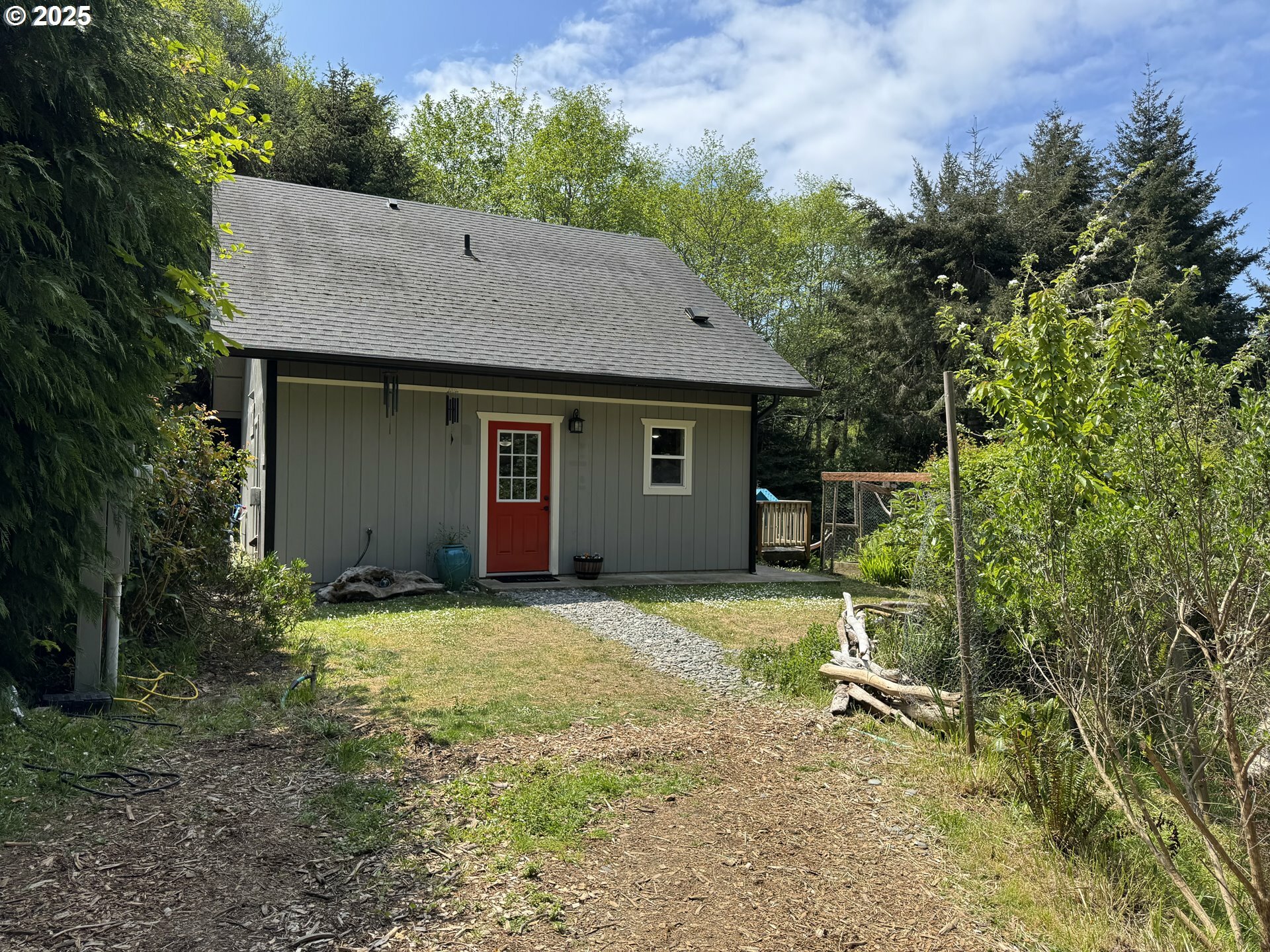 Property Photo: 94516 Riley Creek Way OR 97444
