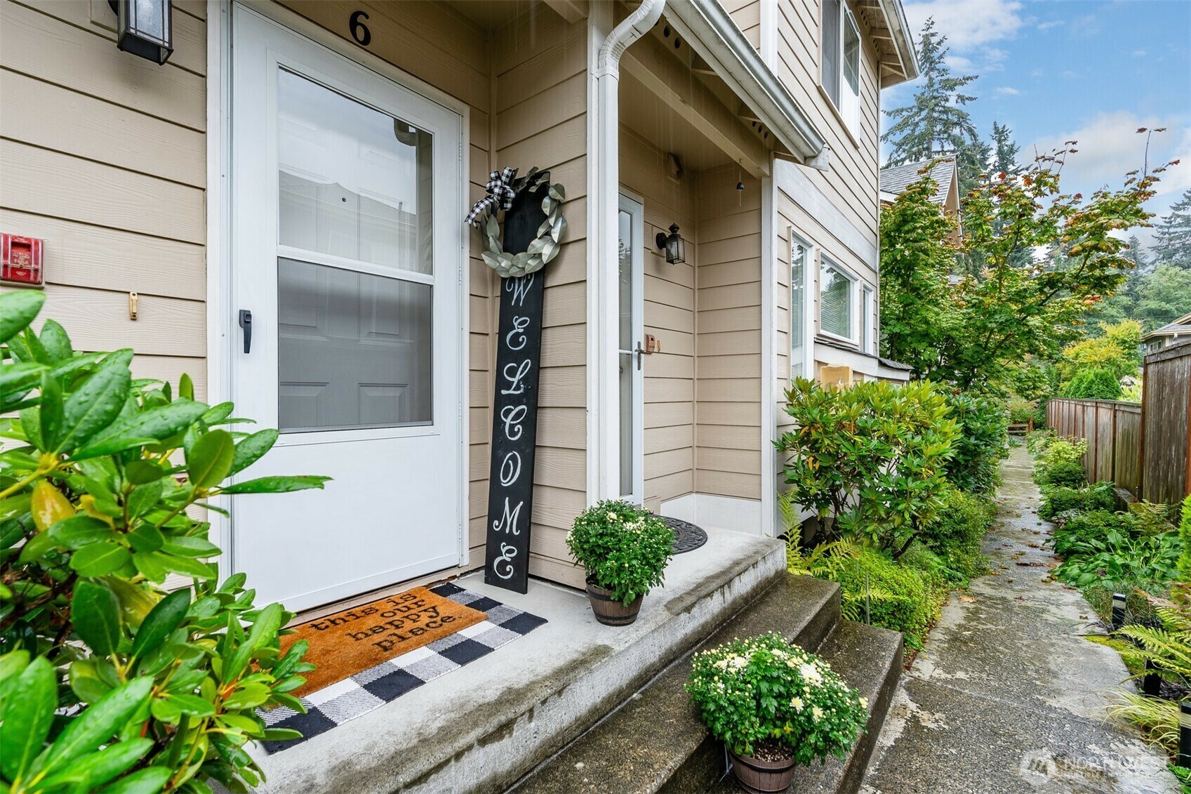 Property Photo: 7435 SW 210 Street 6 WA 98026