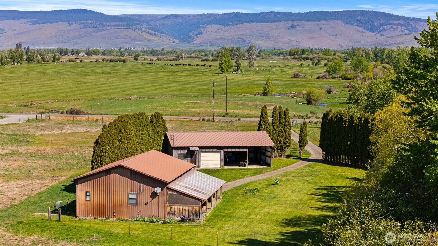 Property Photo: 1710 Rader Road WA 98926