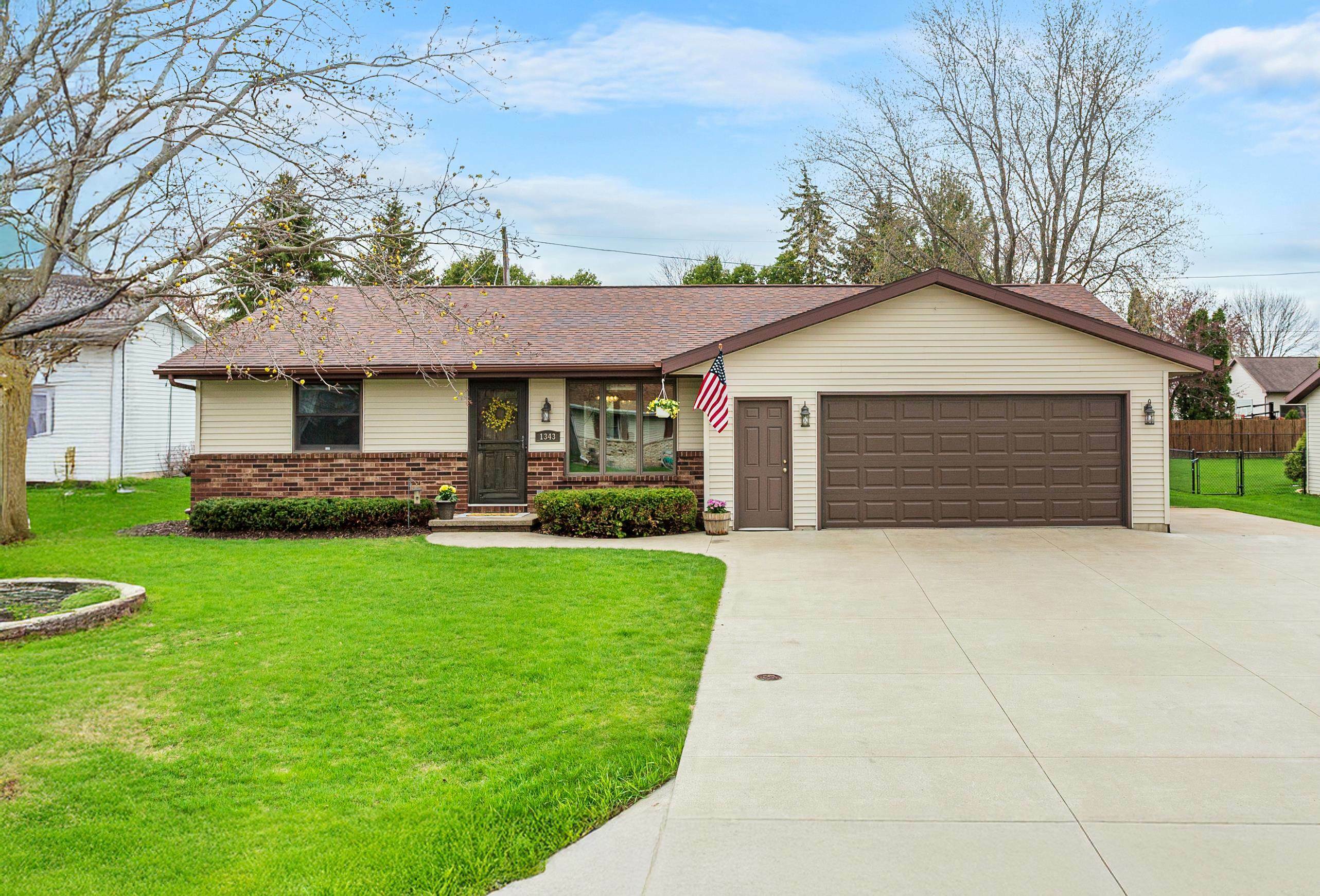 1343 W Roselawn Drive  Appleton WI 54914-6922 photo