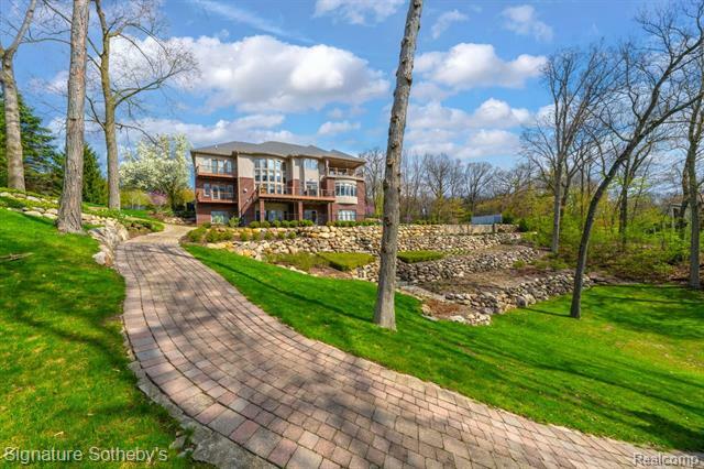 Property Photo: 5001 Forest Valley MI 48348