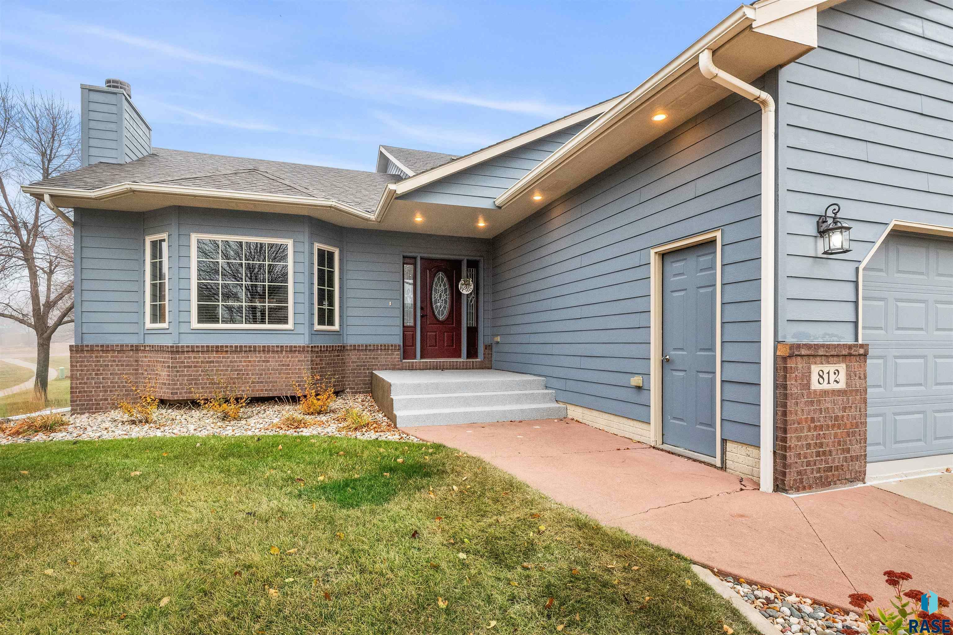Property Photo: 812 W Quail Creek Cir SD 57108