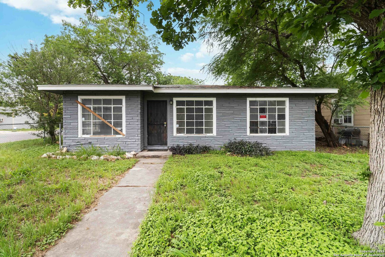 Property Photo: 201 Monticello TX 78223
