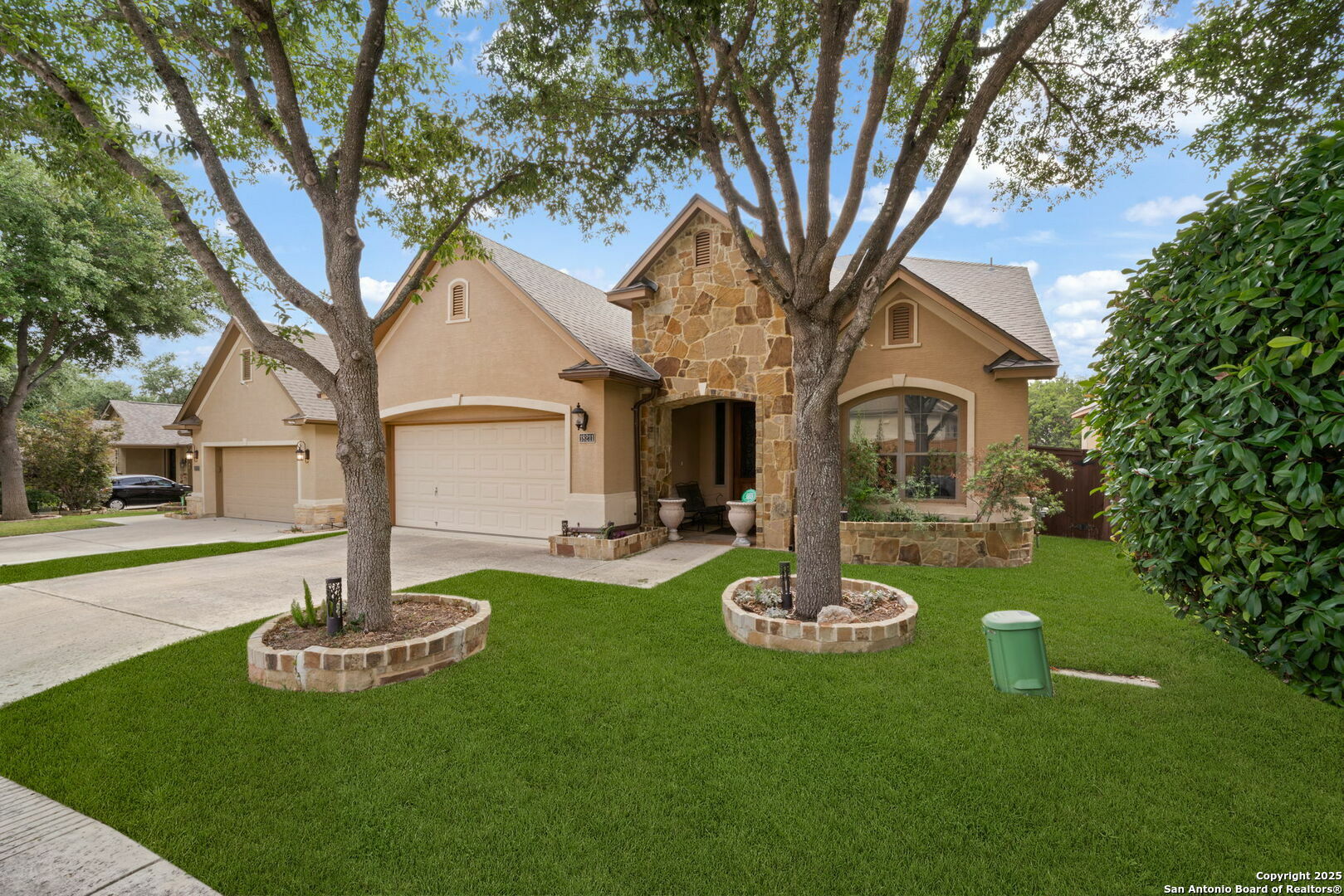 Property Photo: 18211 Dogwood Path TX 78259