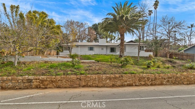 5092 Myrtle Avenue  Riverside CA 92506 photo