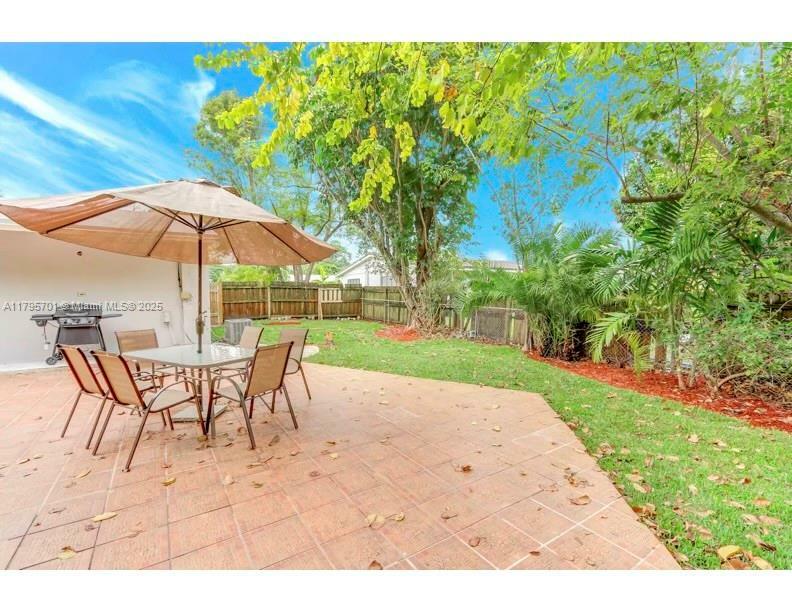 Property Photo: 15831 Palmetto Club Dr FL 33157