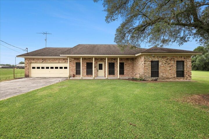 Property Photo:  7385 Fannett Rd  TX 77705-7309 