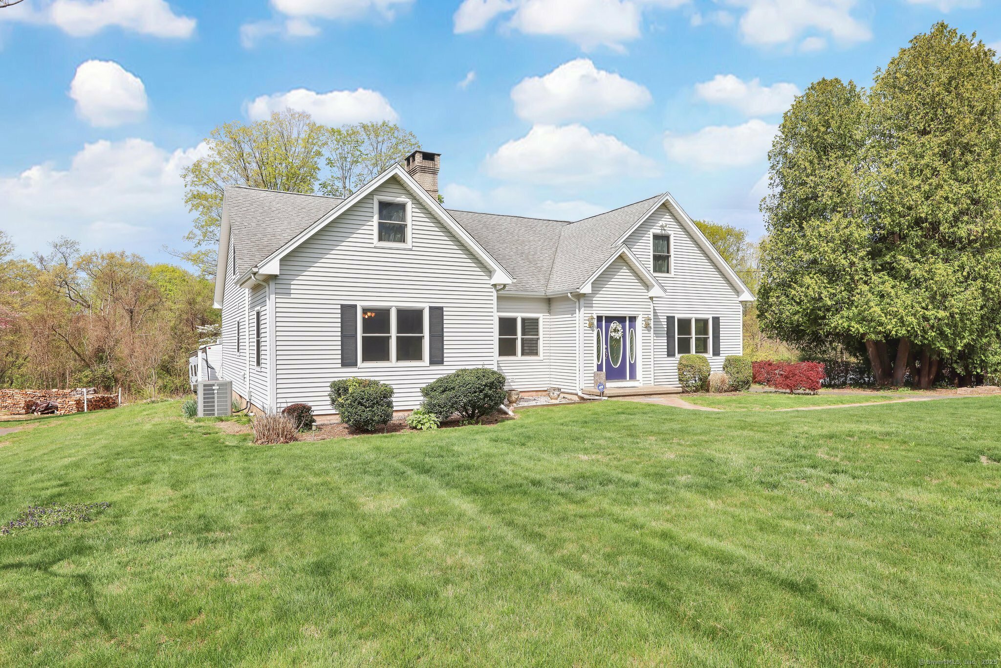 Property Photo: 1404 Meriden Avenue CT 06489