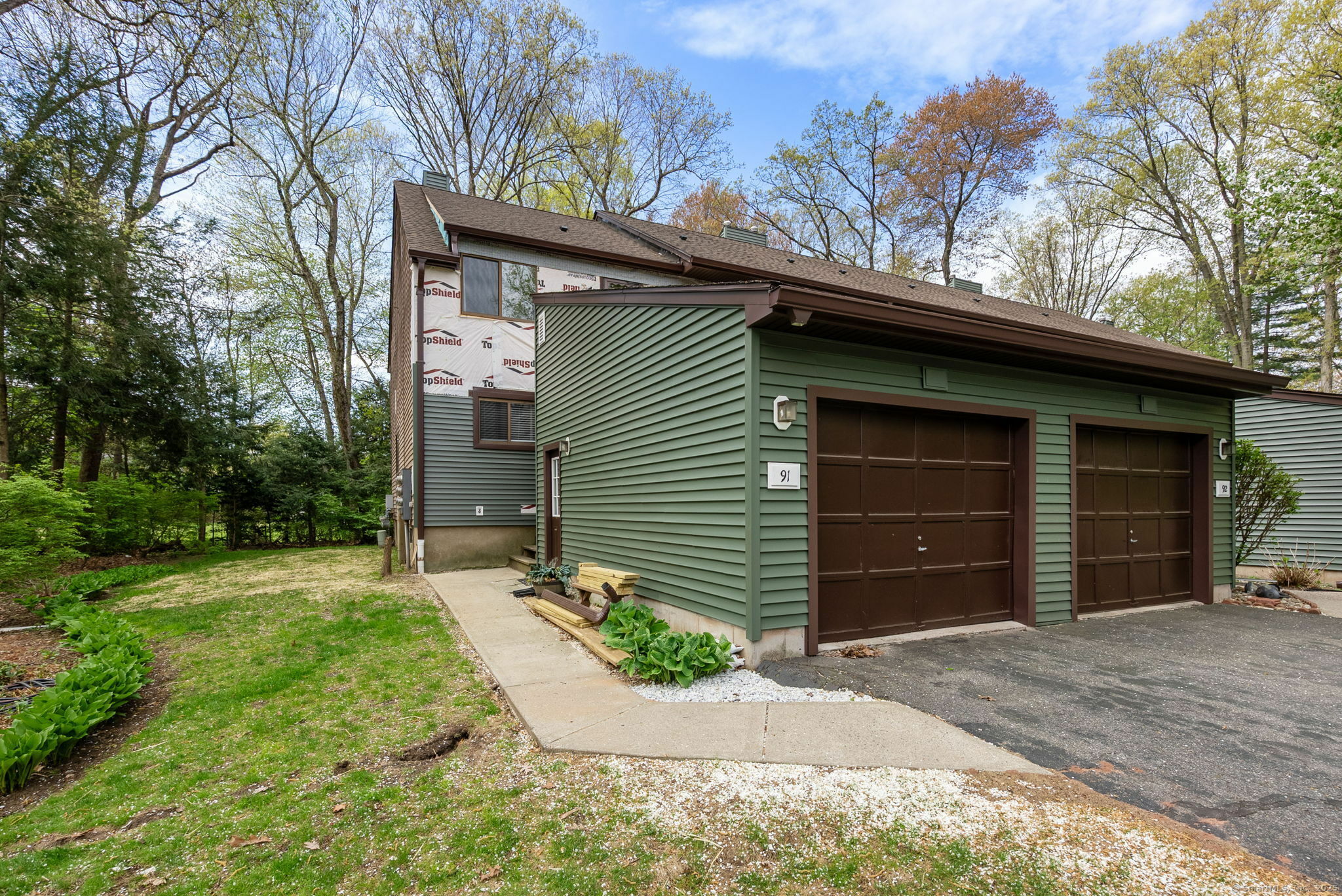 Property Photo: 91 Wynwood Drive 91 CT 06082