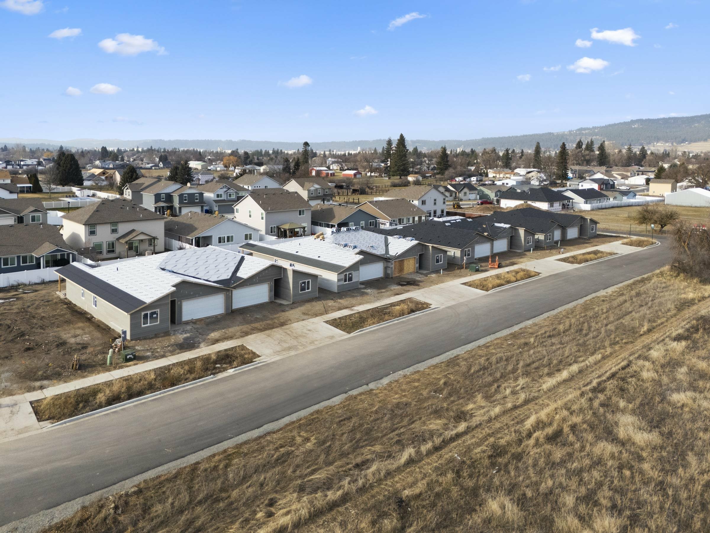 Property Photo: 1701 N Selkirk Rd WA 99016