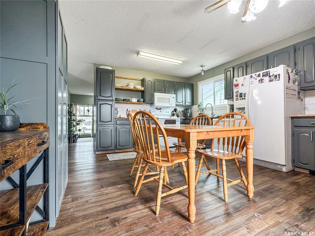 Property Photo: 321 Arthur Street SK S0M 0N0