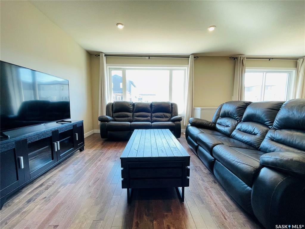 Property Photo: 5657 Pearsall Crescent SK S4W 0K2