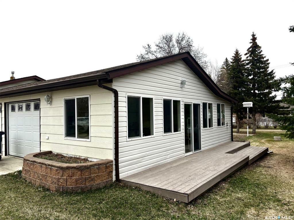 Property Photo: 807 Elsinore Street SK S0G 5C0