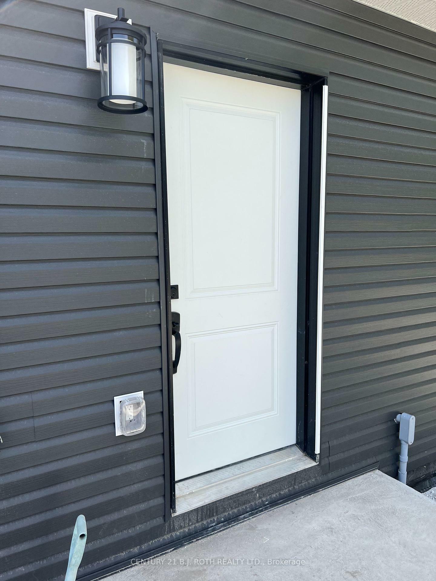 Property Photo: 108 Maple Avenue 3 ON L4N 1S4
