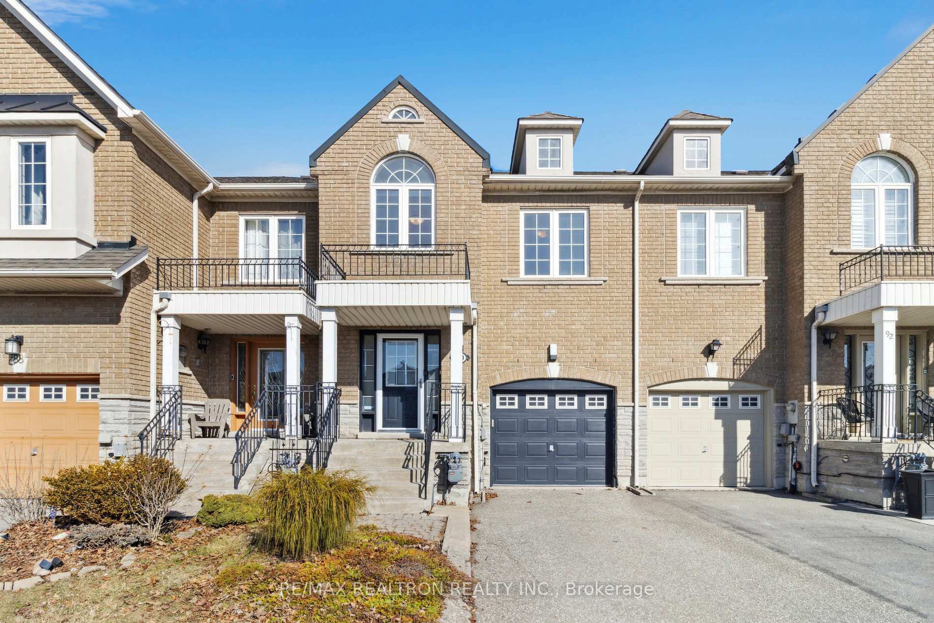 Photo de la propriété: 90 Maple Sugar Lane ON L4J 8S9