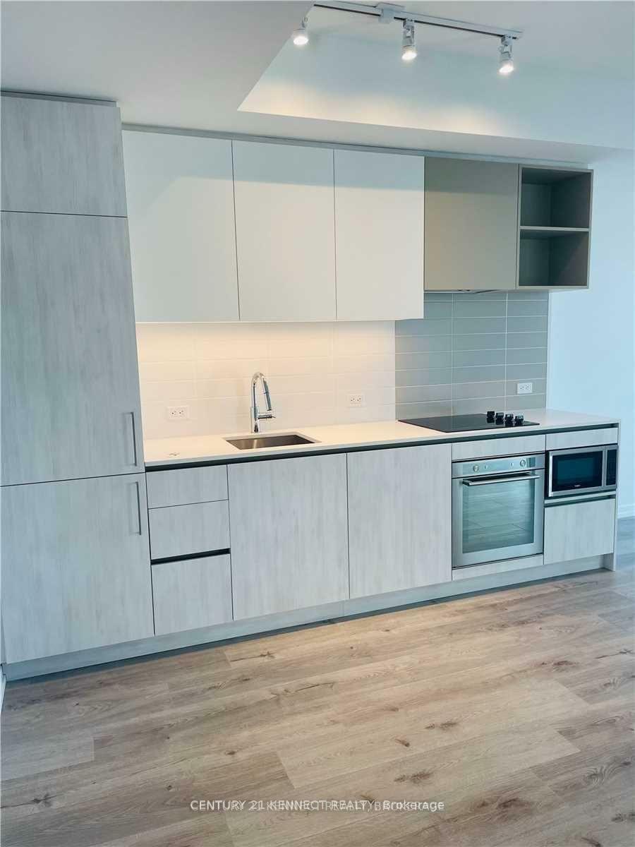 Property Photo:  1000 Portage Parkway 3001  ON L4K 0L1 