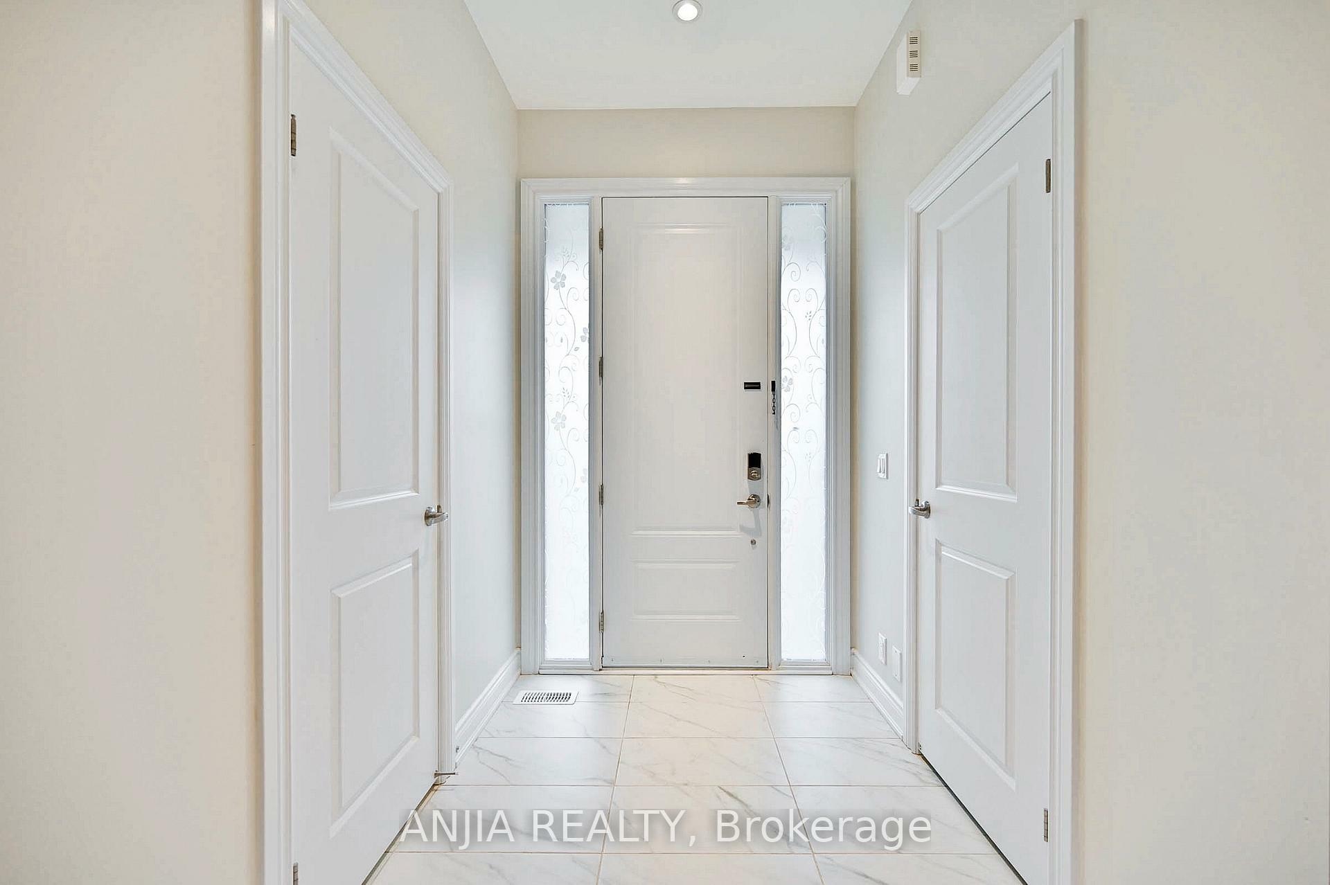 Property Photo: 19 York Downs Boulevard ON L6C 3J5