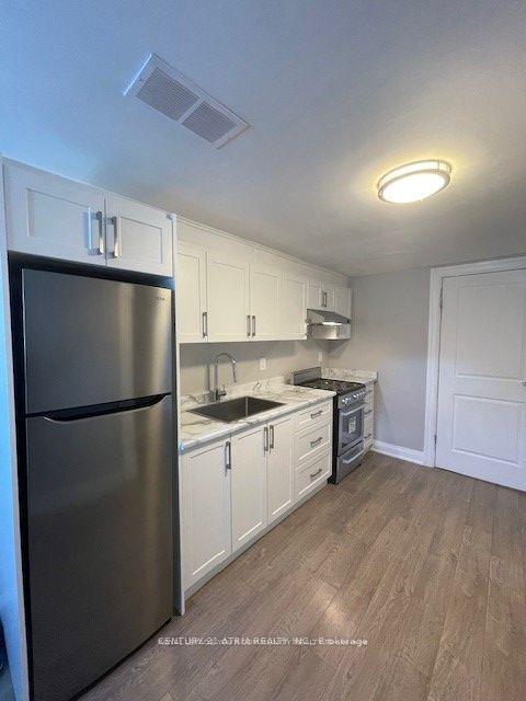Photo de la propriété: 92 Beckett Avenue Lower ON M6L 2B4